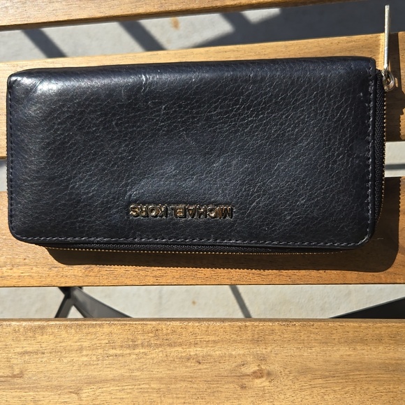 Michael Kors Jet Set Black Pebbled Leather Zip Wallet Gold Hardware - Picture 5 of 17